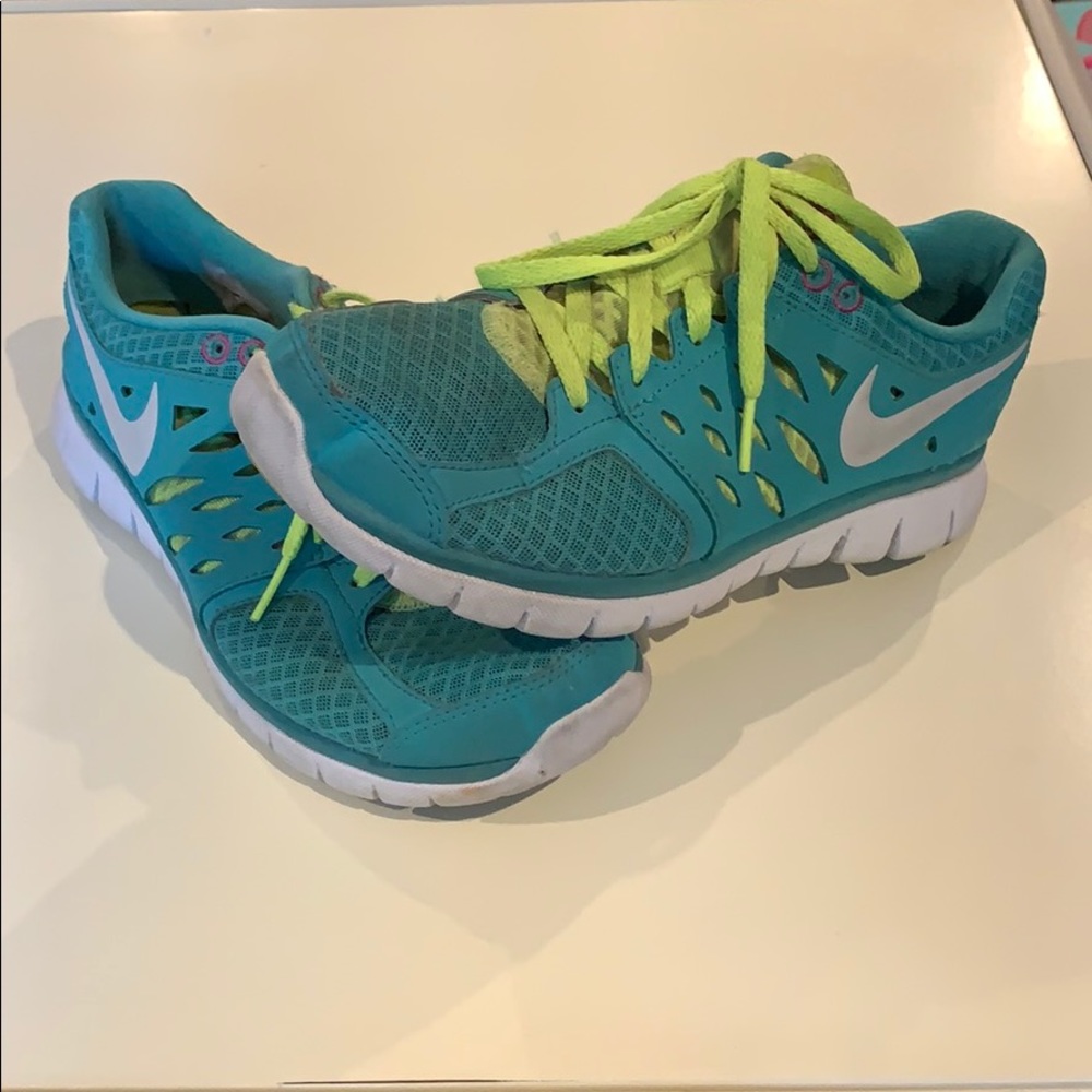 Nike size 7 green and lime sneakers